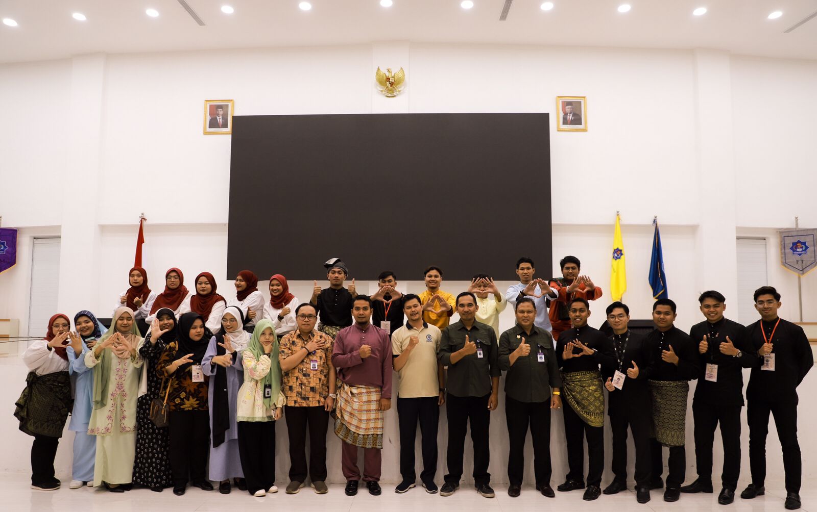 Penampilan Tari Budaya Rangkaian Kunjungan Mahasiswa Universiti Putra
